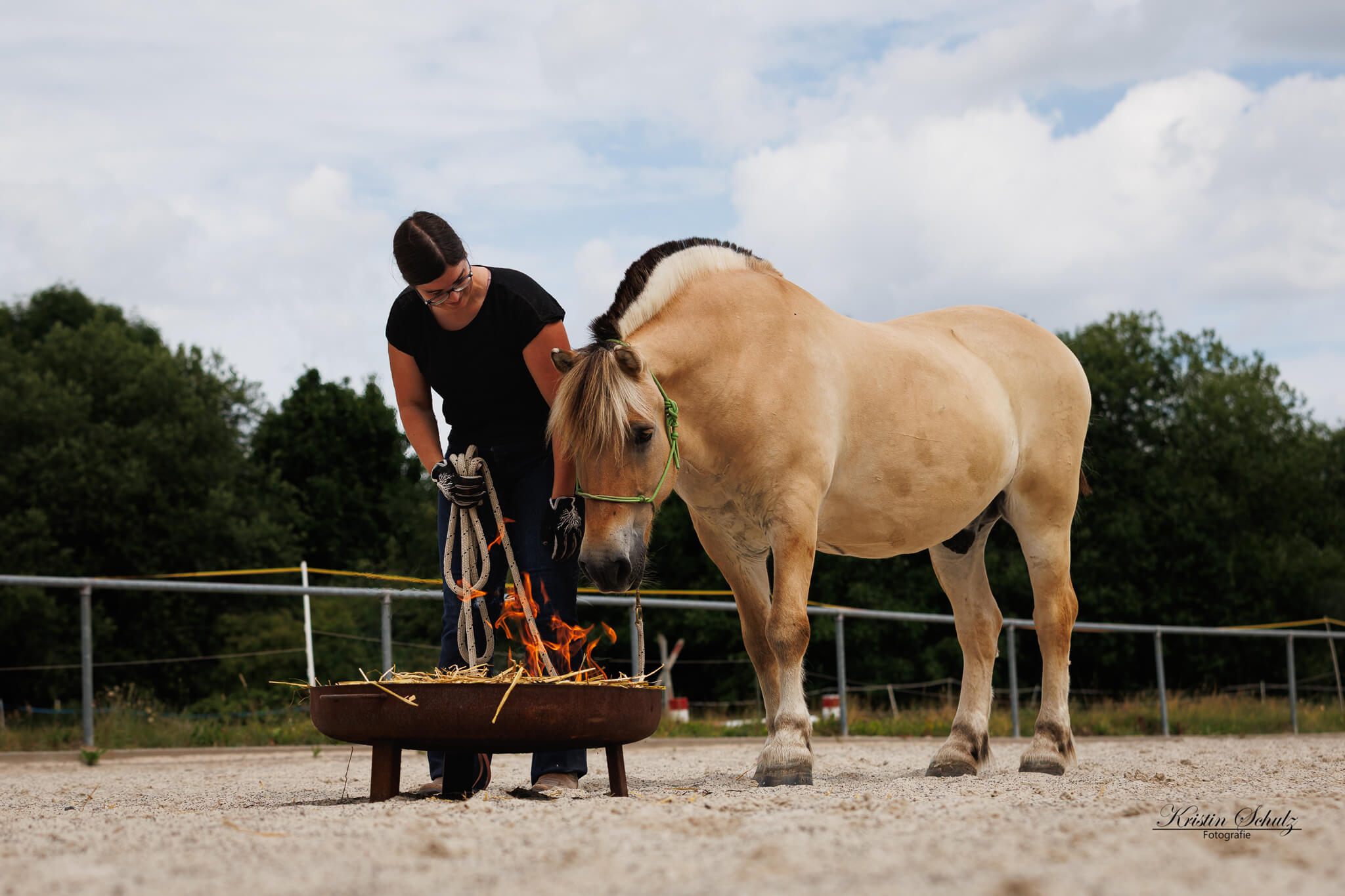 Pferdefotografie Rheinland-Pfalz – Pferd und Mensch mit Feuer